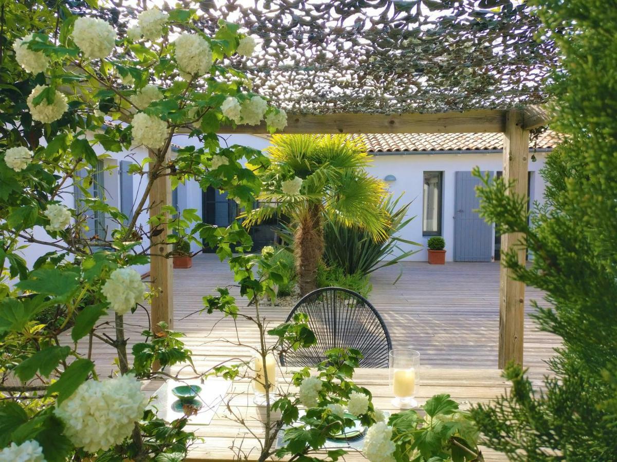 Derriere La Plage : Suite, Patio Et Pergola Le Bois-Plage-en-Re Luaran gambar